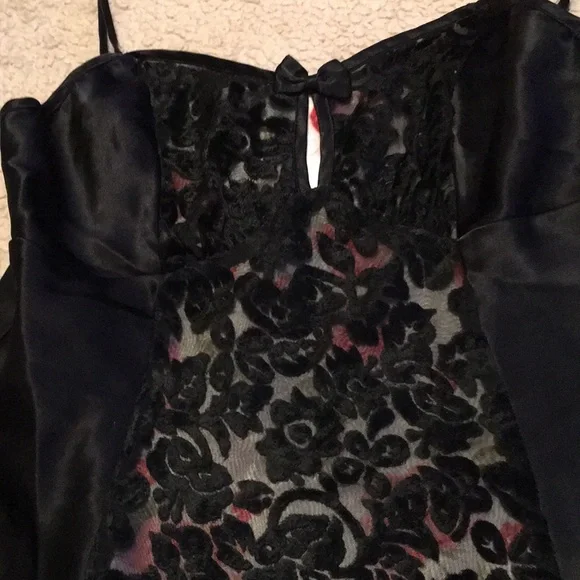 SOSTANZA sexy night slip 😳😳. Black sheer panel from top middle to bottom  M - Picture 3 of 8